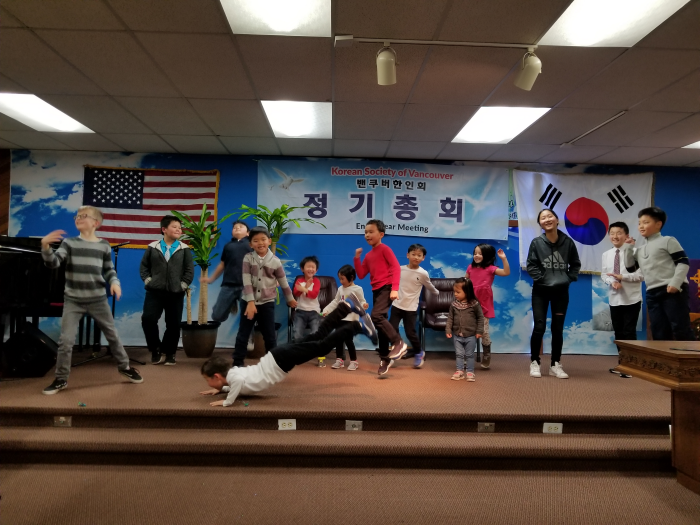 한글학교 학생들의 댄스 경연대회.png